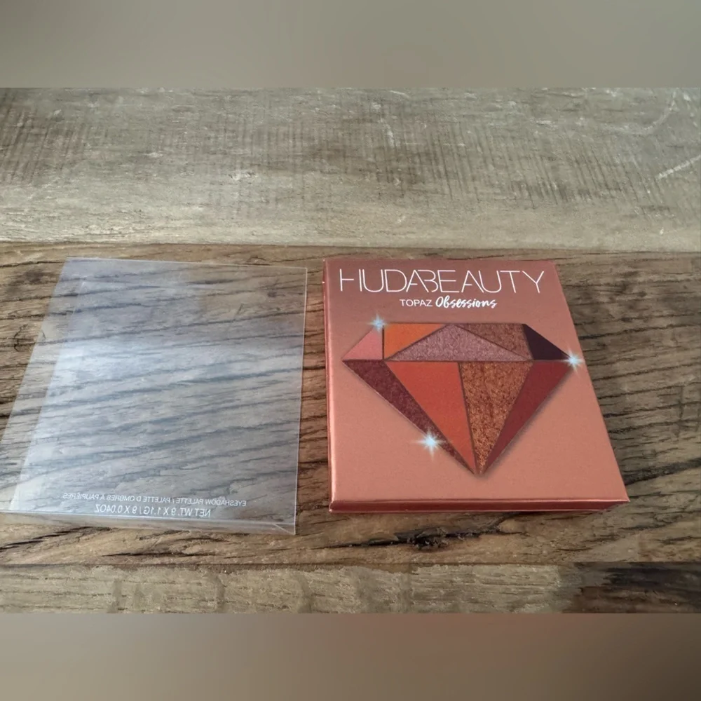 NEW IN BOX Huda Beauty Topaz Obsession Eye Palette ❤️